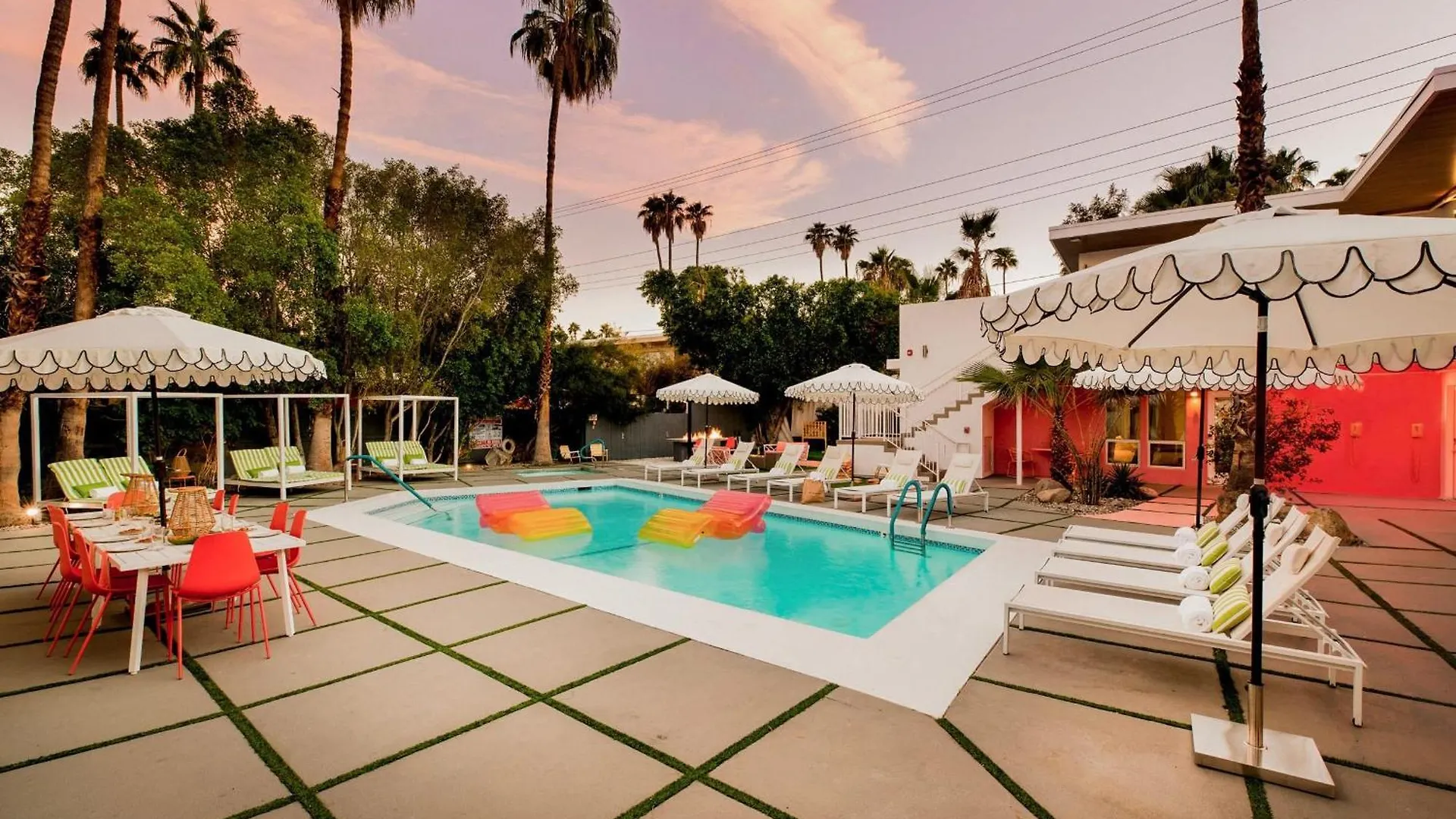 Holiday home 2 Rooms Sleeps 8 Retro Hotel W Pool Wesley King Studio Buyout By Avantstay Palm Springs United States