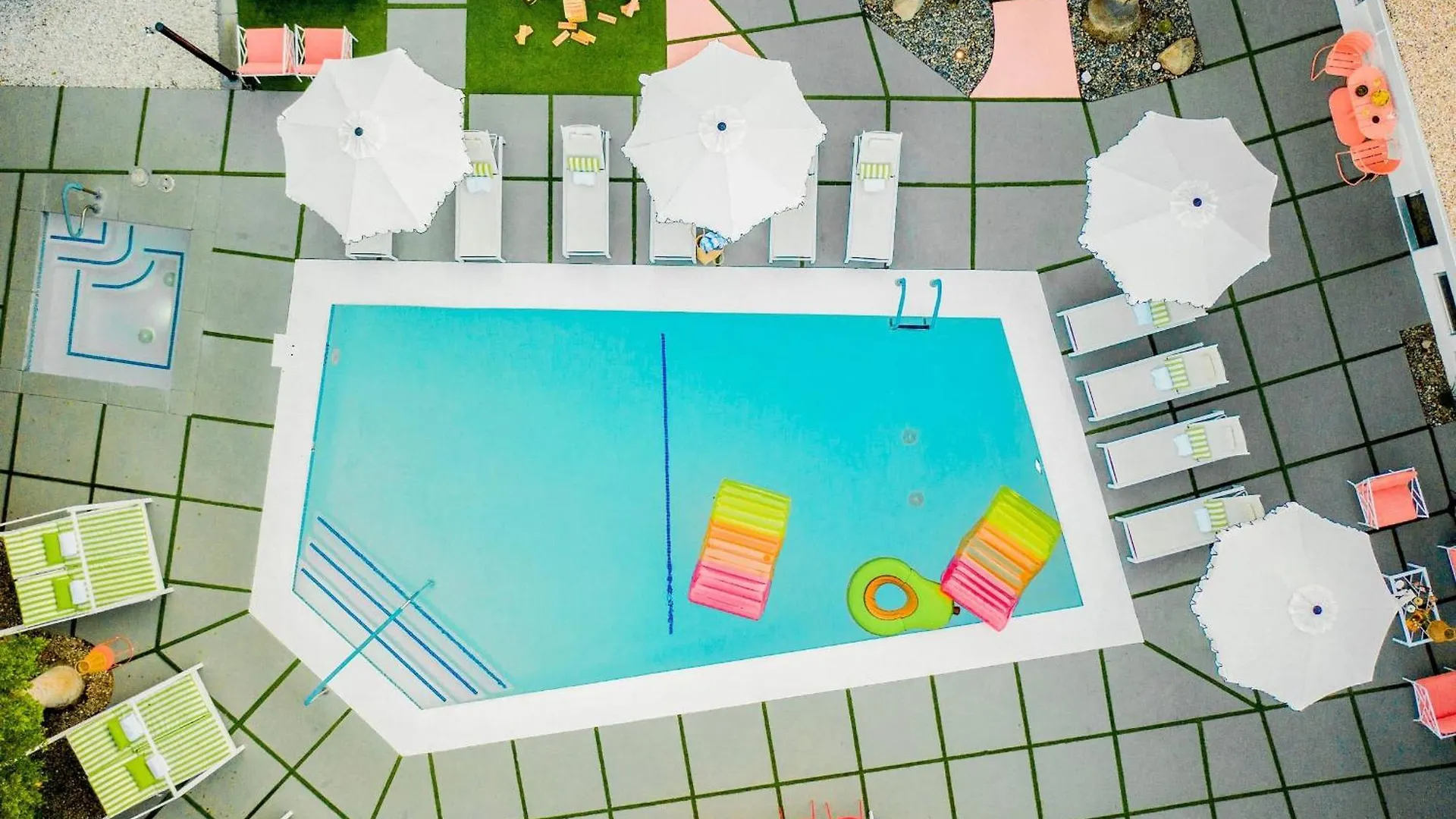 Holiday home 2 Rooms Sleeps 8 Retro Hotel W Pool Wesley King Studio Buyout By Avantstay Palm Springs United States