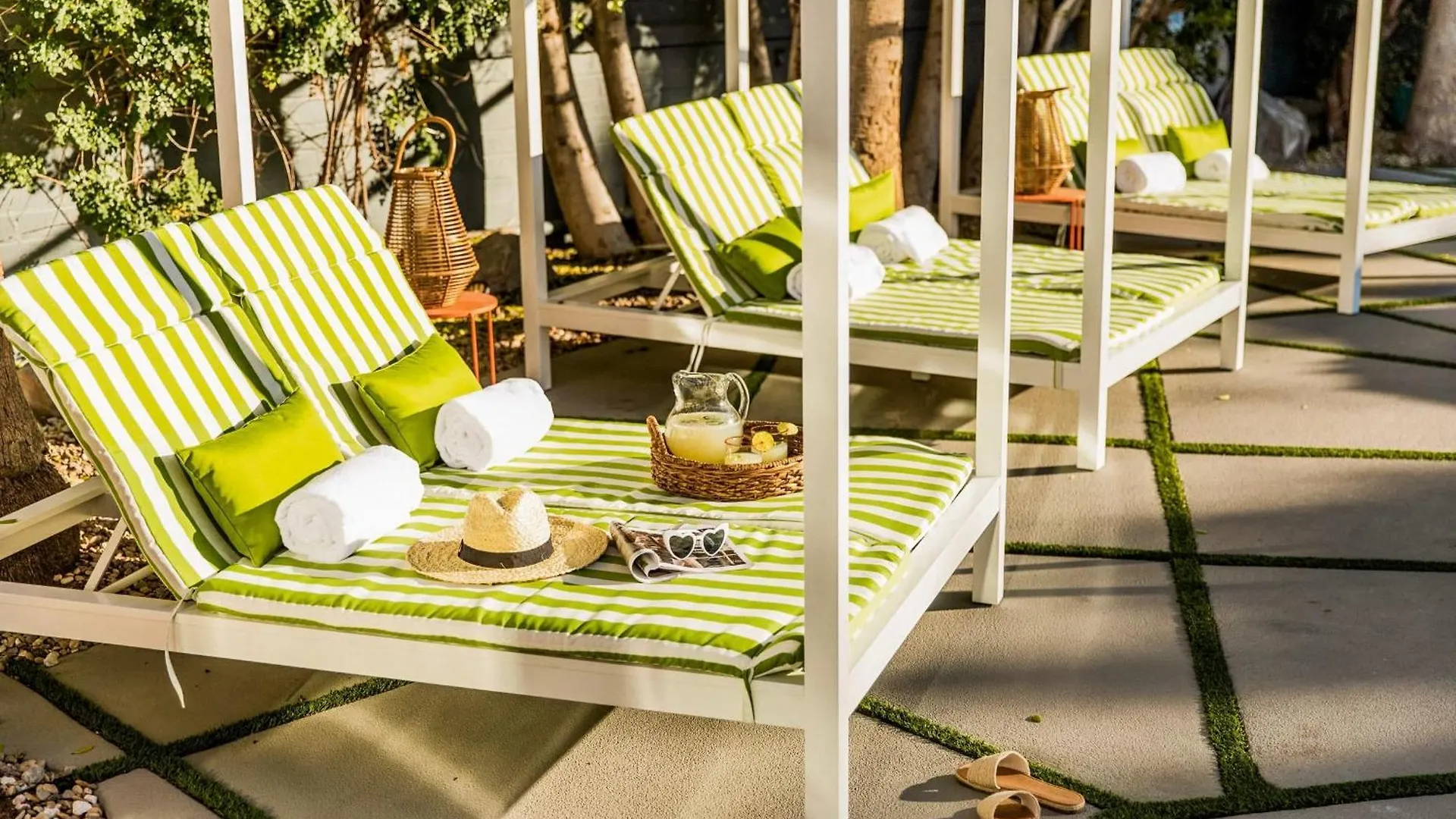2 Rooms Sleeps 8 Retro Hotel W Pool Wesley King Studio Buyout By Avantstay Palm Springs United States