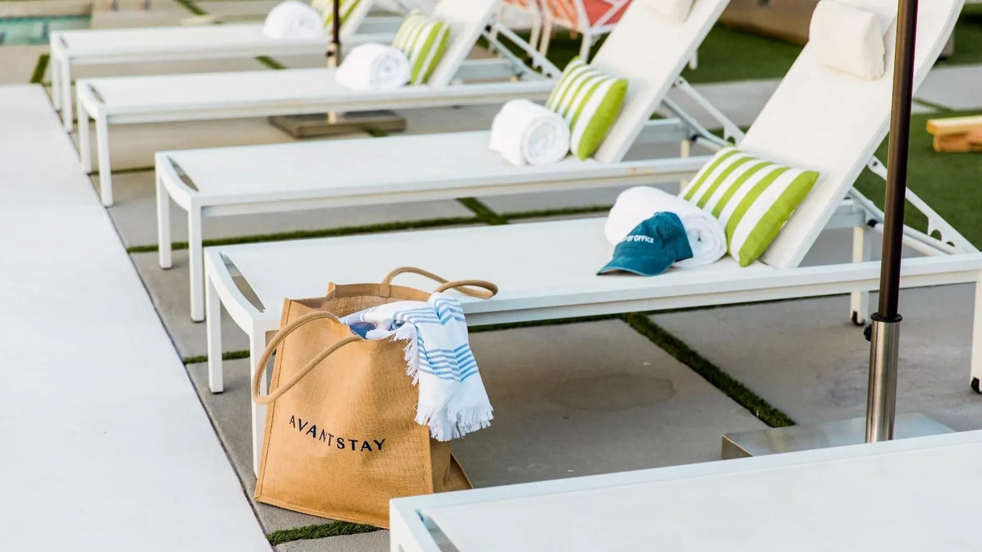2 Rooms Sleeps 8 Retro Hotel W Pool Wesley King Studio Buyout By Avantstay Palm Springs 0*,  United States