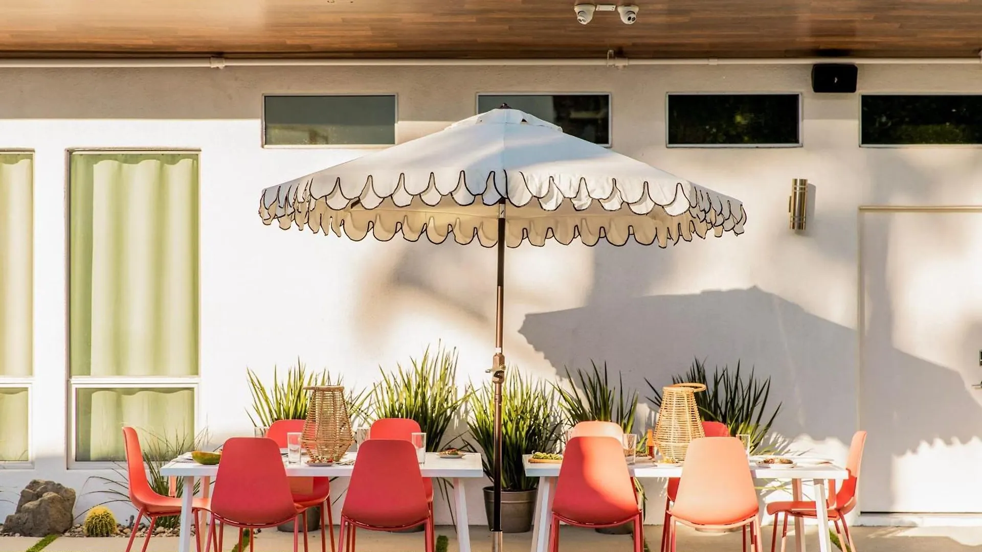 Holiday home 2 Rooms Sleeps 8 Retro Hotel W Pool Wesley King Studio Buyout By Avantstay Palm Springs