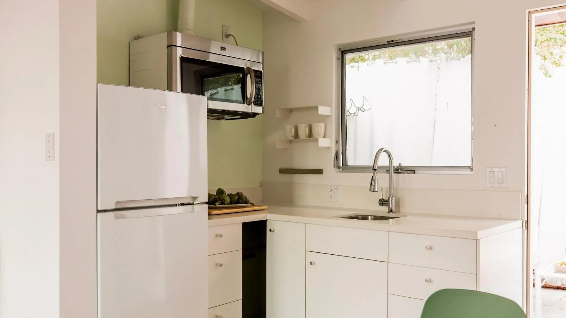 Holiday home 2 Rooms Sleeps 8 Retro Hotel W Pool Wesley King Studio Buyout By Avantstay Palm Springs