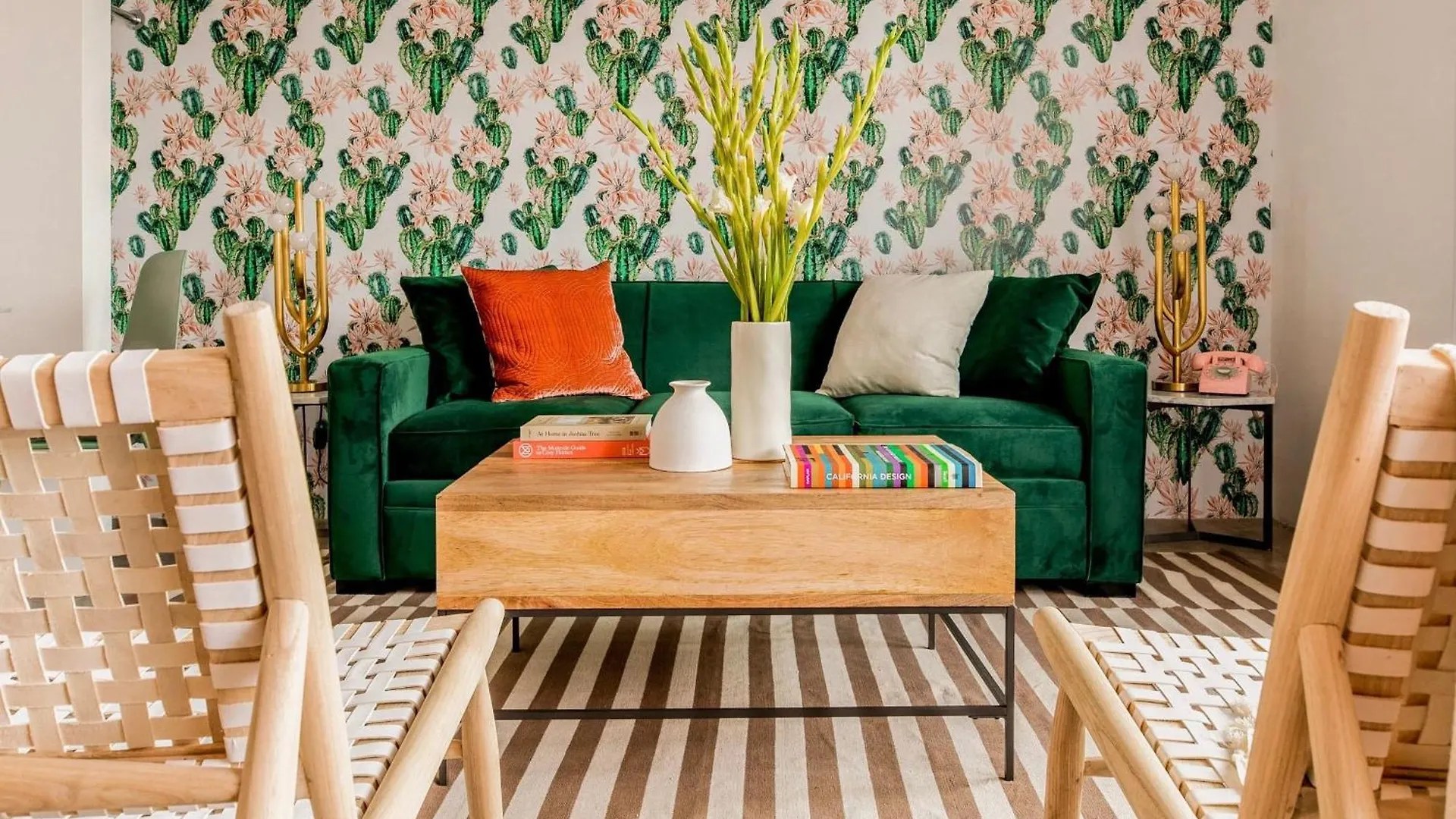 2 Rooms Sleeps 8 Retro Hotel W Pool Wesley King Studio Buyout By Avantstay Palm Springs Holiday home